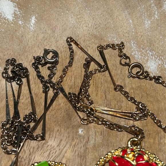 Vintage Green Calla Lilly & Red Rose Flower Gold Tone Necklaces - Picture 10 of 14